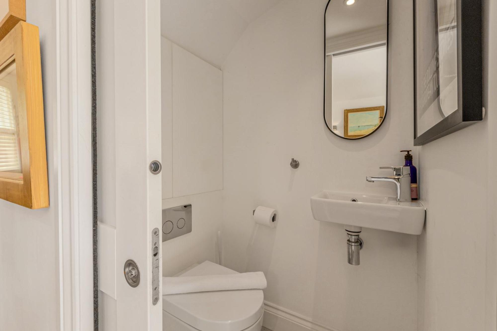 Stunning 2br Victorian Terraced Cottage, Sw *